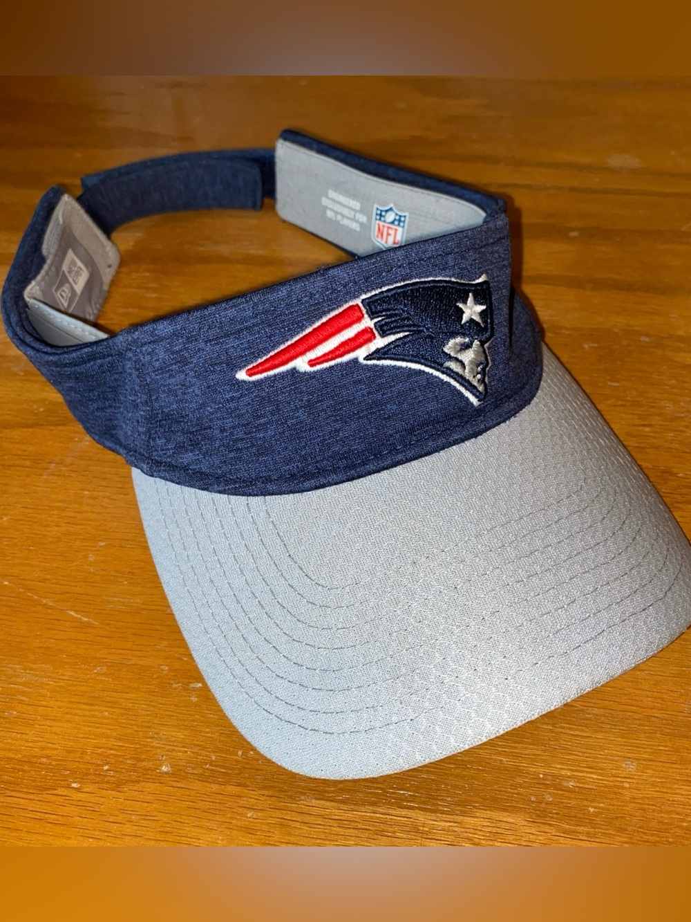 The product is an officially licensed 2018 New England Patriots NFL sideline sta
